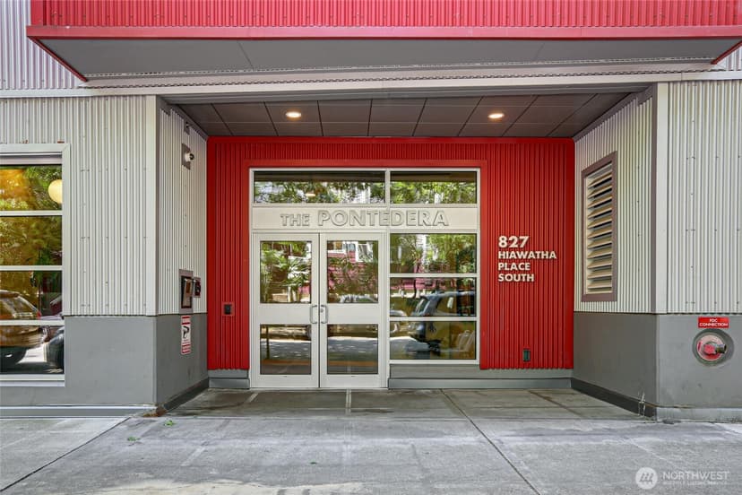 Property photo for 827 Hiawatha Place S #405, Seattle photo 2