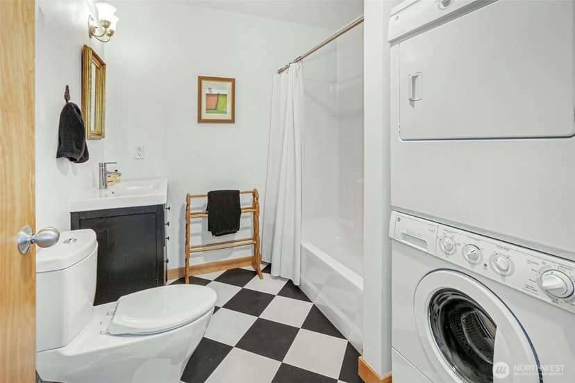 Property photo for 827 Hiawatha Place S #405, Seattle photo 14