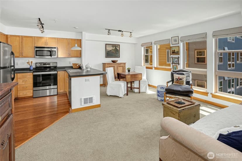 Property photo for 827 Hiawatha Place S #405, Seattle photo 11