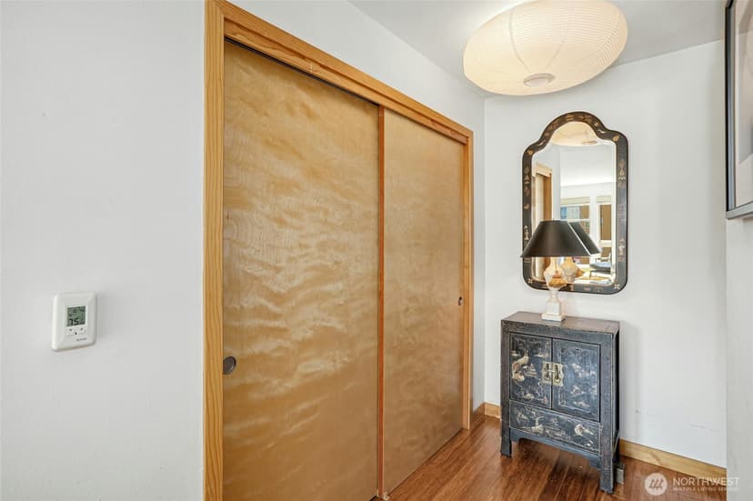 Property photo for 827 Hiawatha Place S #405, Seattle photo 4
