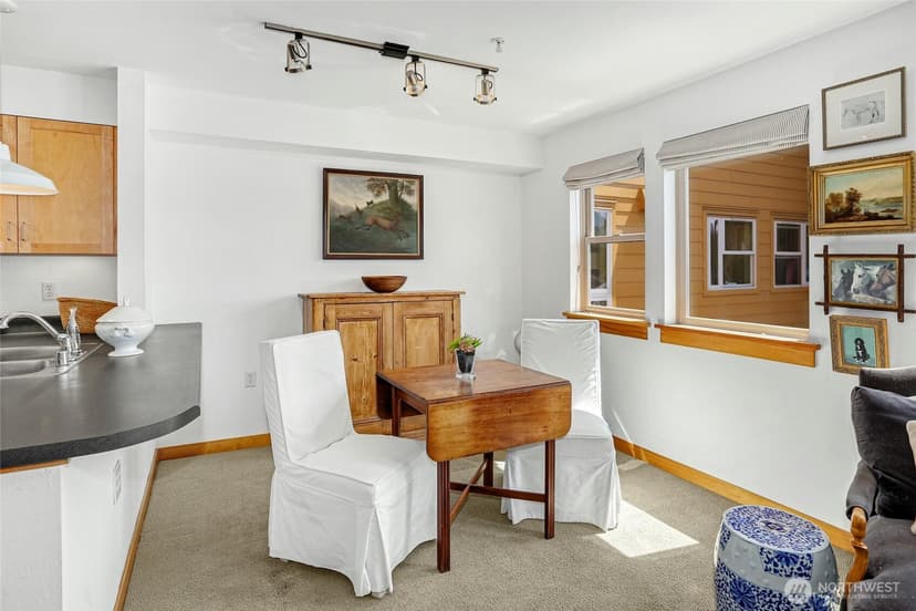 Property photo for 827 Hiawatha Place S #405, Seattle photo 10