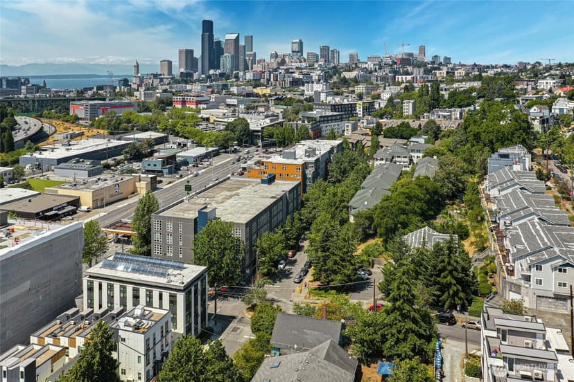 Property photo for 827 Hiawatha Place S #405, Seattle photo 24