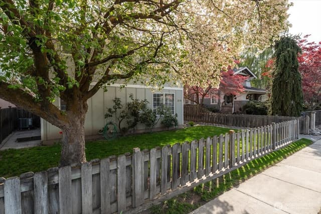 Property photo for 316 E Wapato Avenue #1, Chelan photo 3