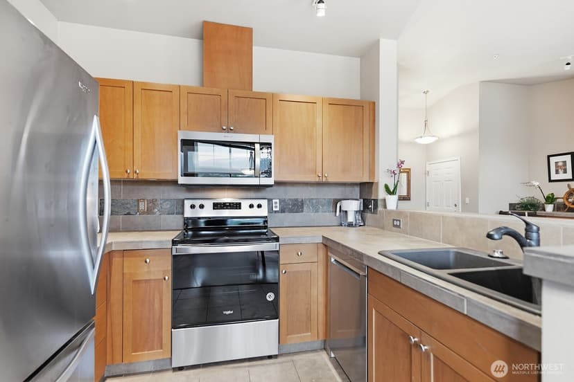 Property photo for 23420 SE Black Nugget Road #F302, Issaquah photo 9