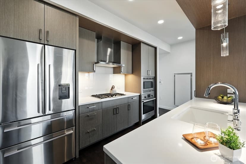 Property photo for 1321 Seneca Street #505, Seattle photo 8