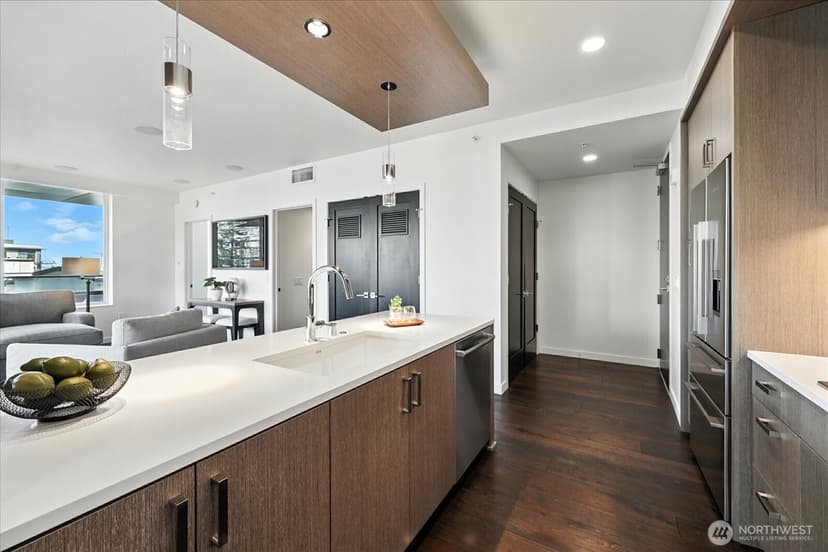 Property photo for 1321 Seneca Street #505, Seattle photo 5