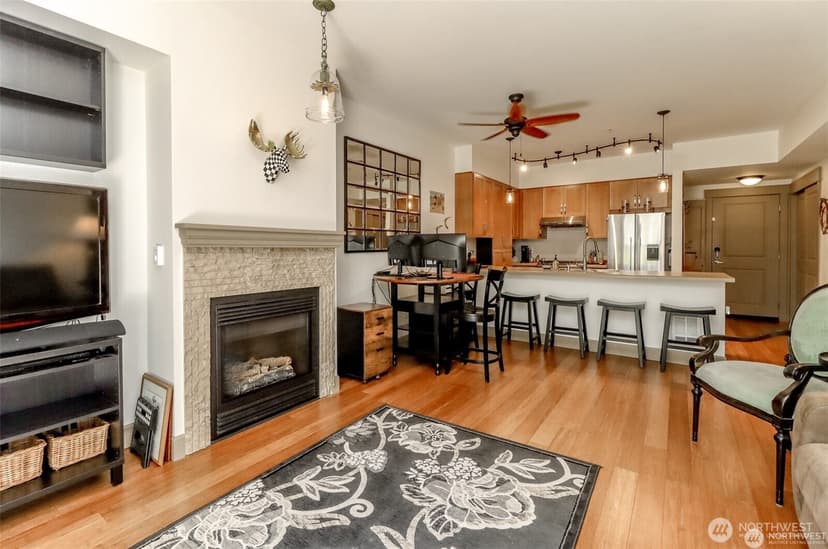 Property photo for 1840 25th Avenue NE #204, Issaquah photo 4