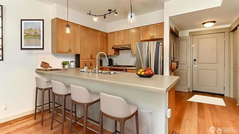 Property photo for 1840 25th Avenue NE #204, Issaquah photo 8