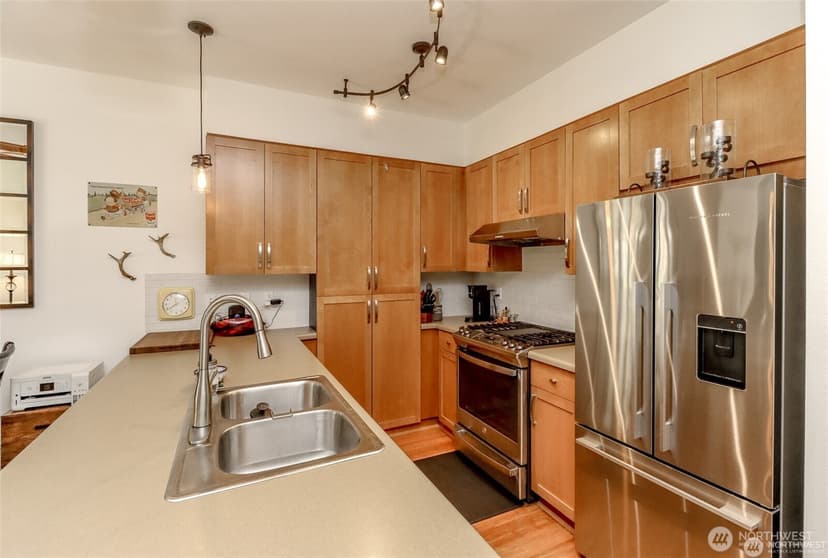 Property photo for 1840 25th Avenue NE #204, Issaquah photo 14