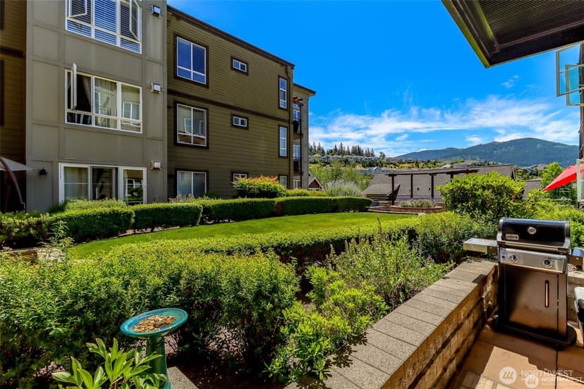 Property photo for 1840 25th Avenue NE #204, Issaquah photo 3