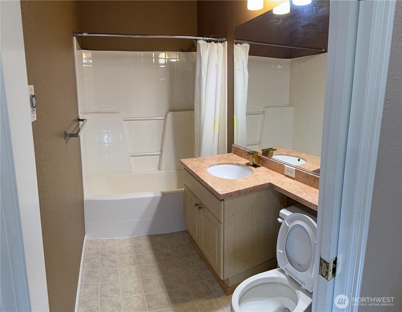Property photo for 13000 Admiralty Way #B201, Everett photo 8