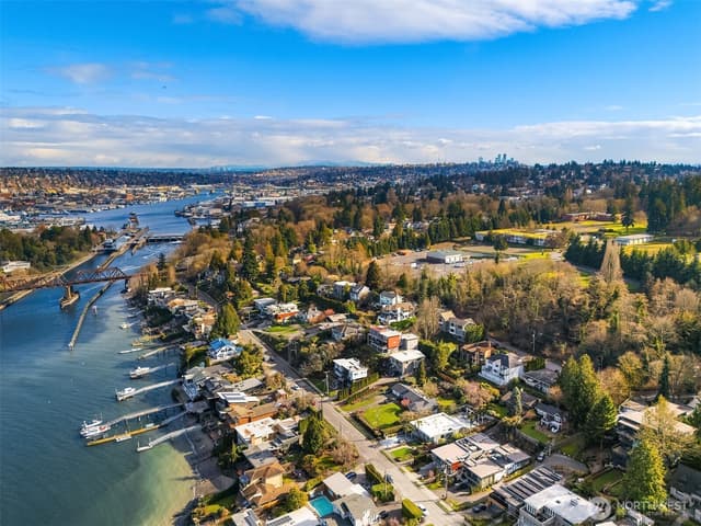 Property photo for 3743 W Commodore Way, Seattle photo 2