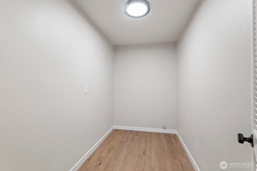 Property photo for 5110 NW Sammamish Road, Issaquah photo 30