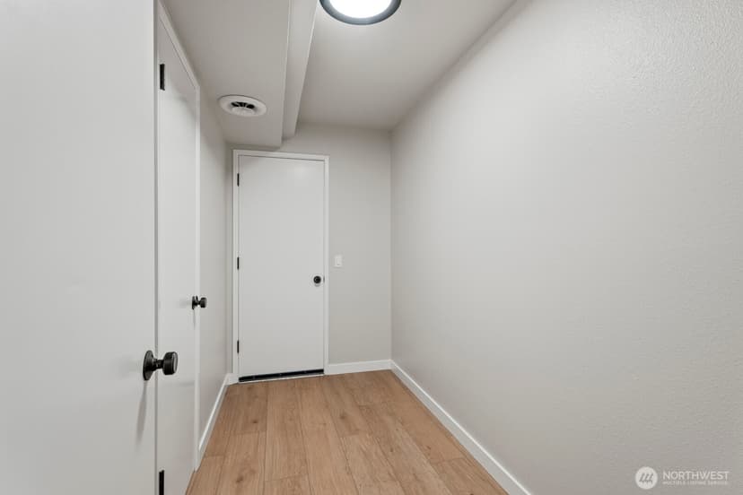Property photo for 5110 NW Sammamish Road, Issaquah photo 38
