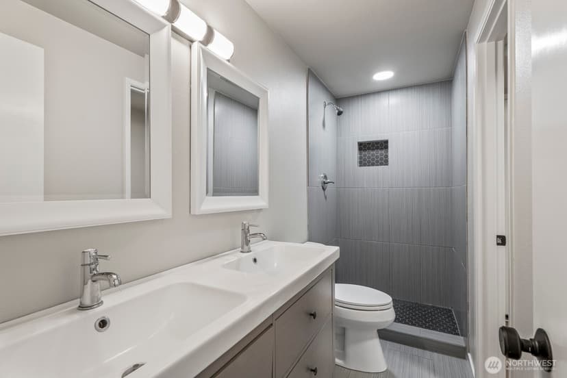 Property photo for 5110 NW Sammamish Road, Issaquah photo 37