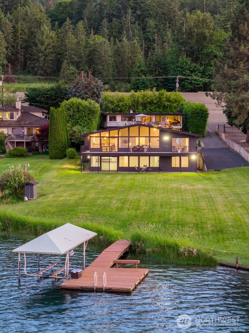 Property photo for 5110 NW Sammamish Road, Issaquah photo 2