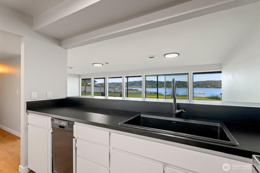 Property photo for 5110 NW Sammamish Road, Issaquah photo 32