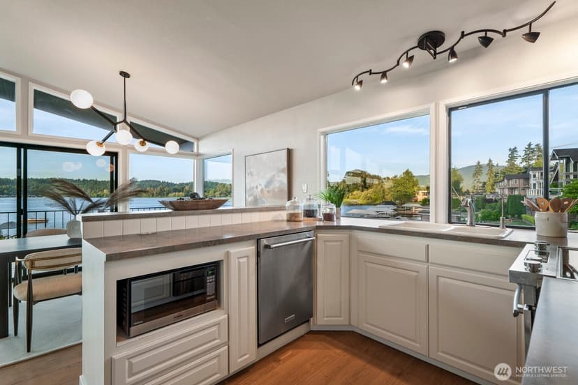 Property photo for 5110 NW Sammamish Road, Issaquah photo 14