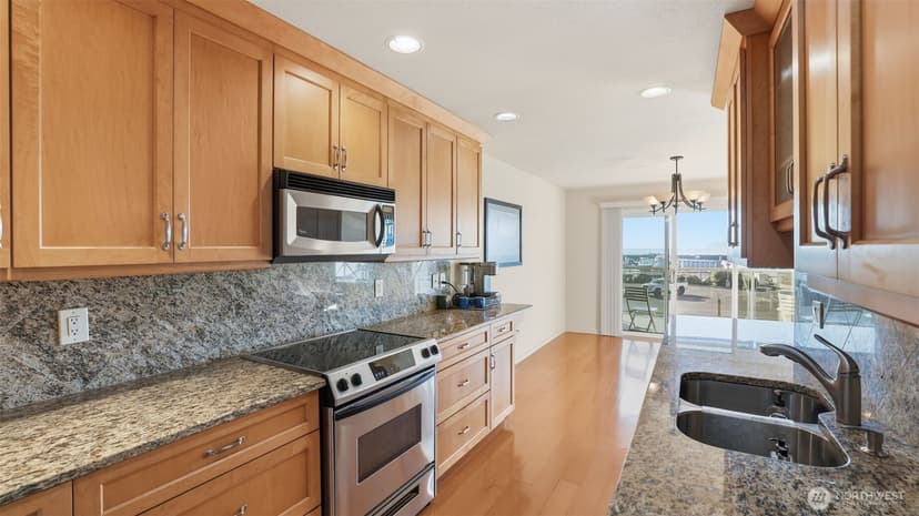 Property photo for 22222 Dock Avenue S #1B, Des Moines photo 12