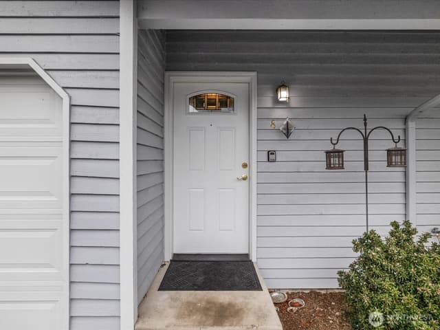 Property photo for 21227 76th Avenue W #B8, Edmonds photo 2