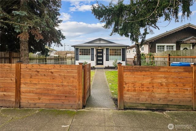 Property photo for 5531 18th Avenue S, Seattle photo 2