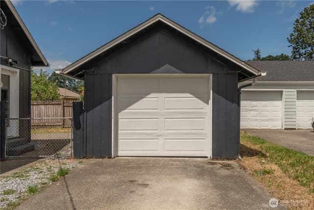 Property photo for 15406 Grant Avenue SW, Lakewood photo 4