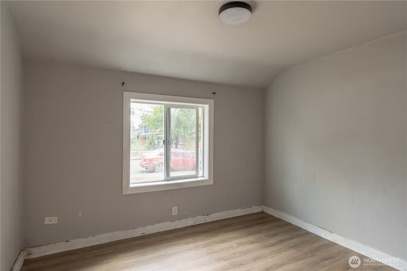 Property photo for 15406 Grant Avenue SW, Lakewood photo 9