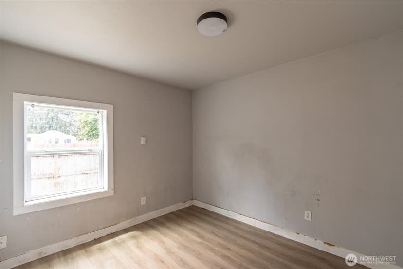 Property photo for 15406 Grant Avenue SW, Lakewood photo 10