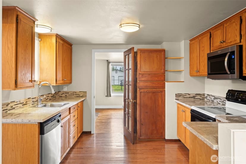 Property photo for 905 115th Street S, Tacoma photo 10