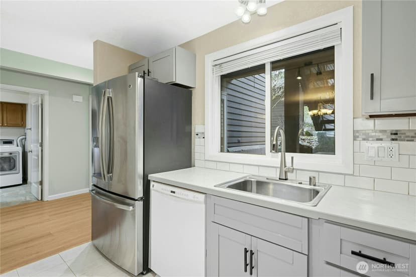 Property photo for 13611 NE 8th Street #106, Bellevue photo 14