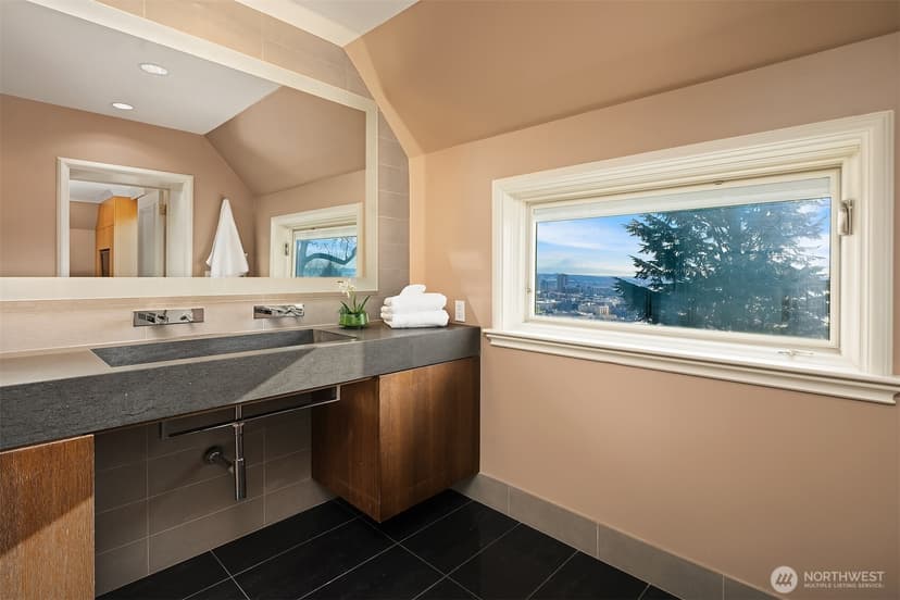 Property photo for 317 W Highland Drive, Seattle photo 18