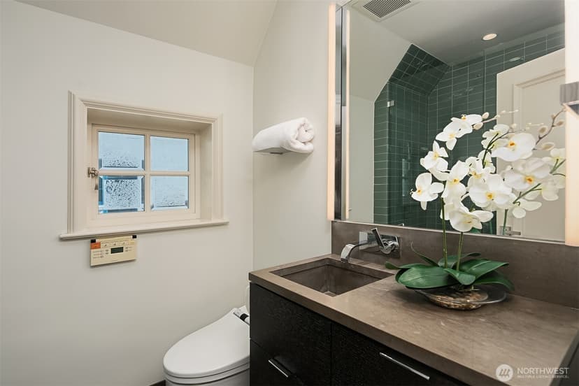Property photo for 317 W Highland Drive, Seattle photo 22