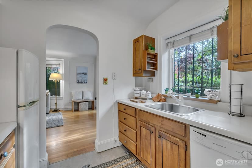 Property photo for 1101 17th Avenue #101, Seattle photo 16