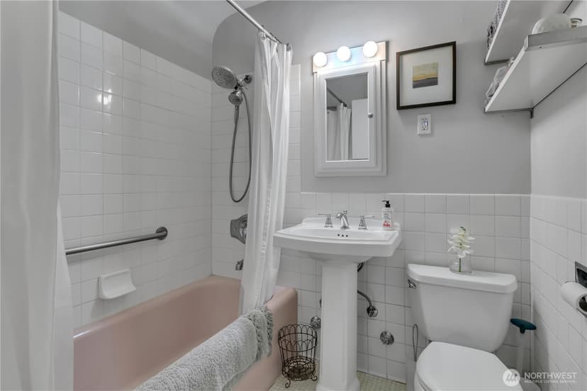 Property photo for 1101 17th Avenue #101, Seattle photo 11