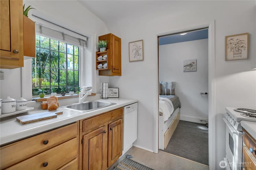 Property photo for 1101 17th Avenue #101, Seattle photo 18