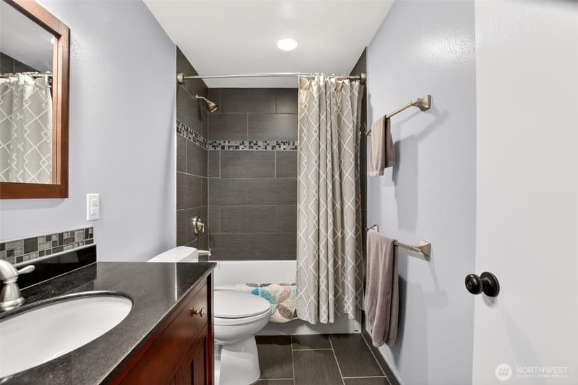 Property photo for 15575 14th Avenue NE, Shoreline photo 25