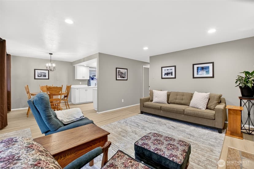 Property photo for 15575 14th Avenue NE, Shoreline photo 8