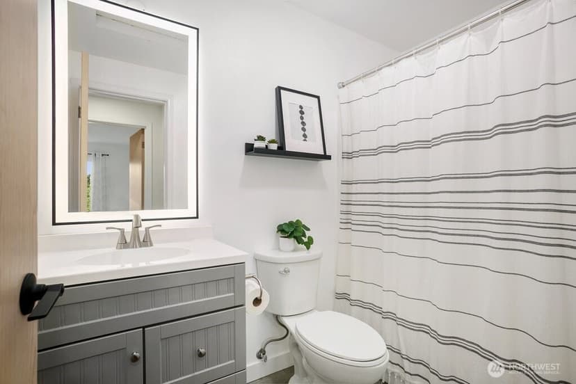 Property photo for 595 Newport Way NW #C4, Issaquah photo 16