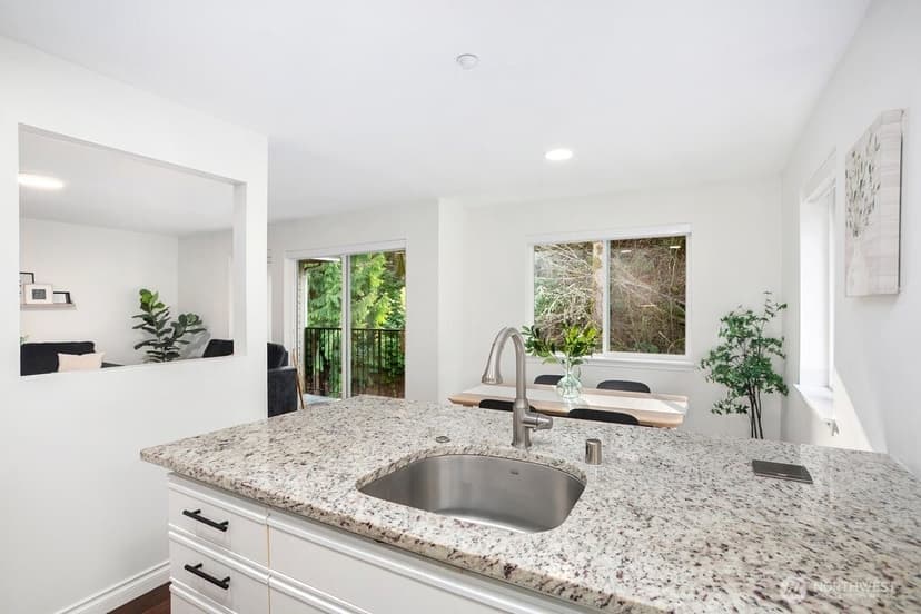 Property photo for 595 Newport Way NW #C4, Issaquah photo 7