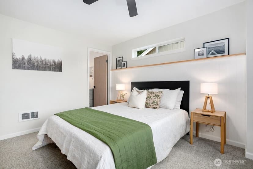 Property photo for 595 Newport Way NW #C4, Issaquah photo 11