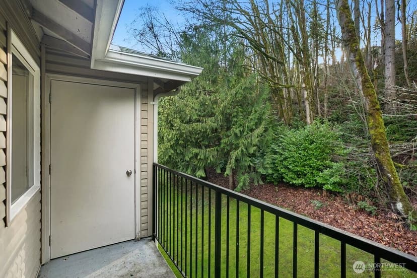 Property photo for 595 Newport Way NW #C4, Issaquah photo 18
