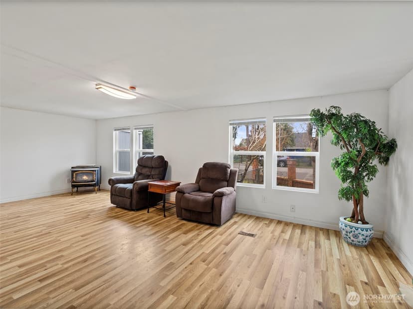 Property photo for 11040 14th Avenue SW, Seattle photo 10