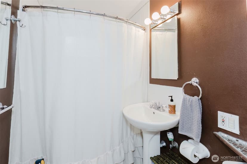 Property photo for 1342 N Montgomery Avenue, Bremerton photo 20
