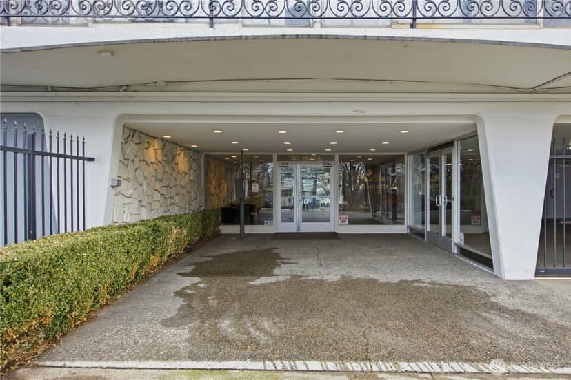 Property photo for 1740 Melrose Avenue #403, Seattle photo 3