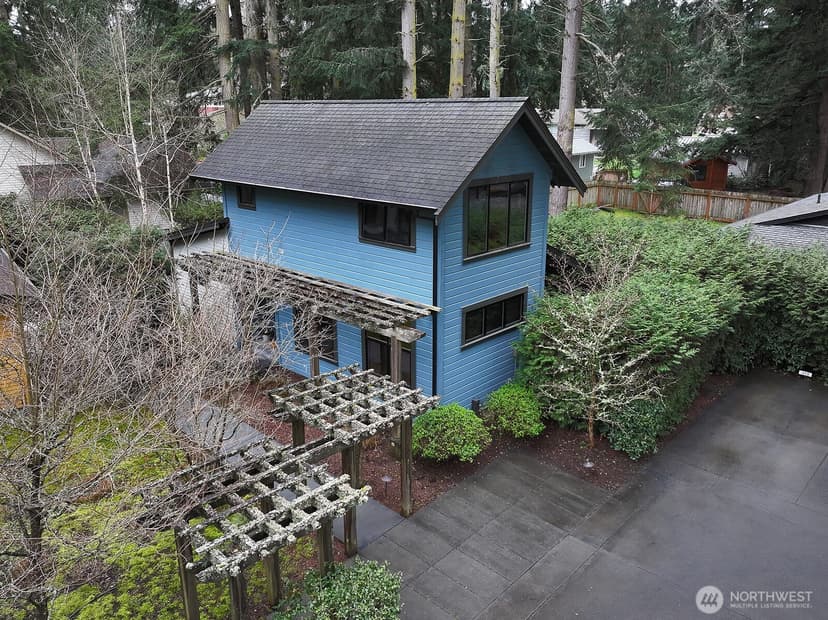 Property photo for 313 Edgecliff Drive, Langley photo 2