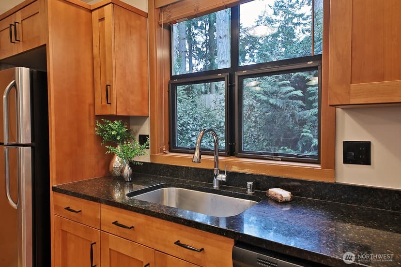 Property photo for 313 Edgecliff Drive, Langley photo 11