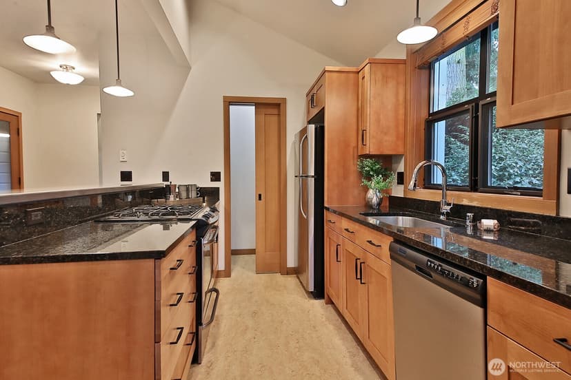 Property photo for 313 Edgecliff Drive, Langley photo 9