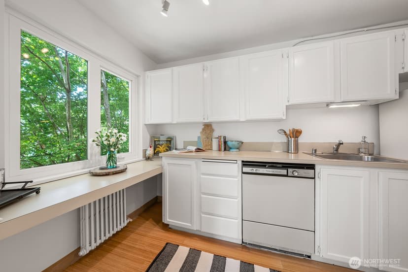 Property photo for 1800 Taylor Avenue N #406, Seattle photo 8