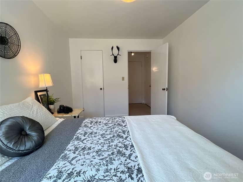 Property photo for 1800 Taylor Avenue N #406, Seattle photo 3