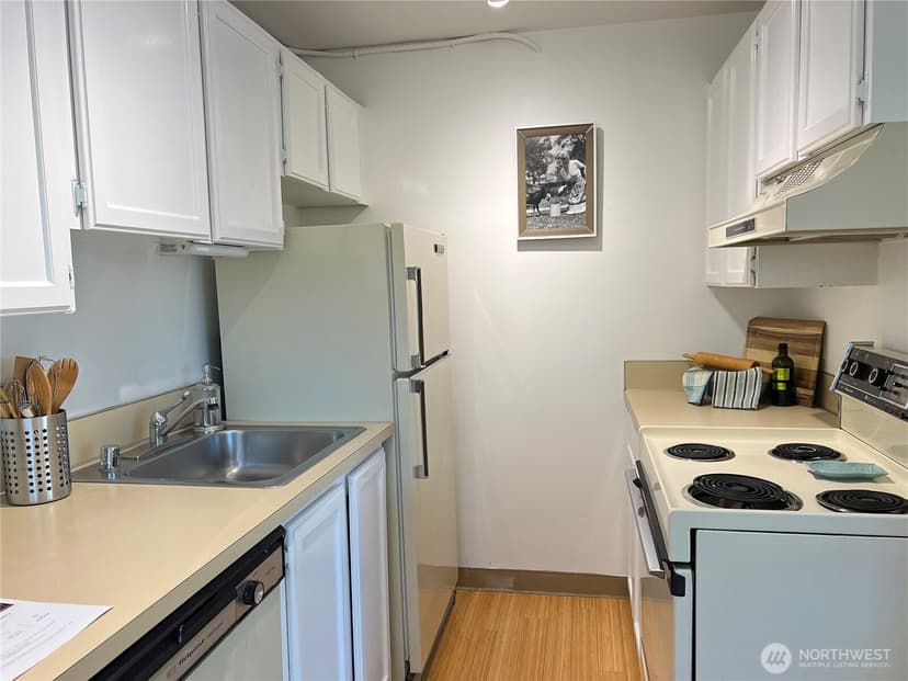 Property photo for 1800 Taylor Avenue N #406, Seattle photo 9